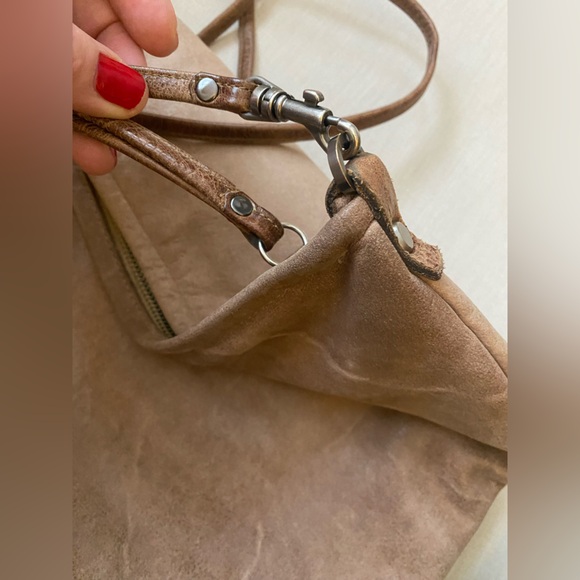 Rough And Tumble Brown Crossbody purse in amazing like new condition 11”x12” - Picture 5 of 11